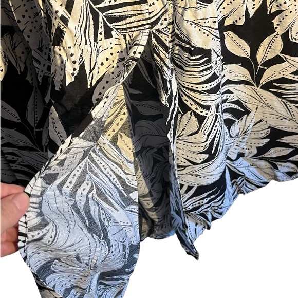 Fun Floral Skirt with Pockets - Picture 5 of 6